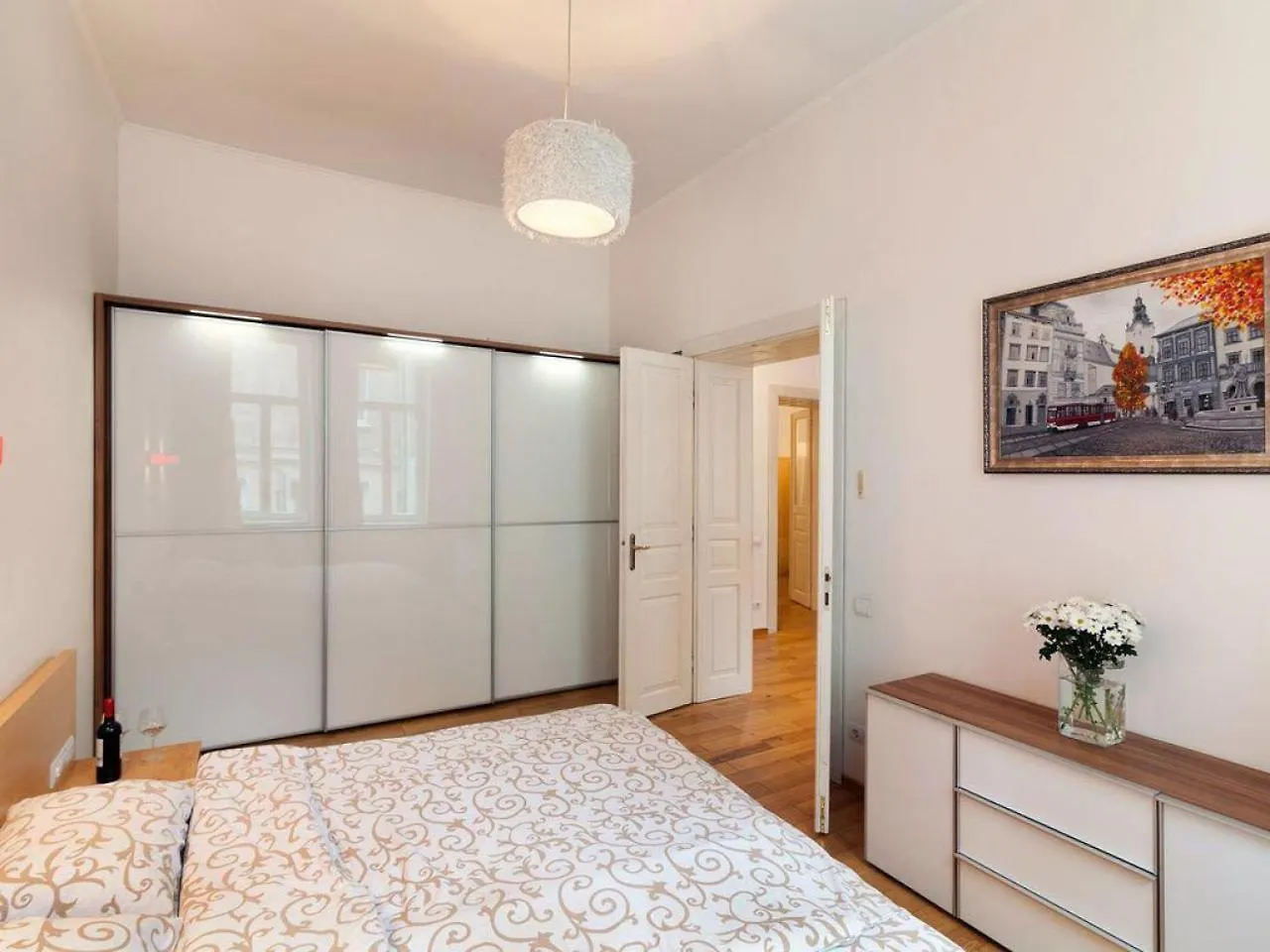 Large & Modern Flat With Balcony In Heart Of Lviv Apartment