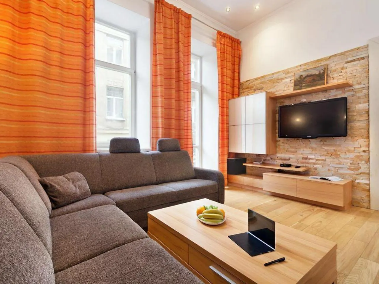 Large & Modern Flat With Balcony In Heart Of Lviv Apartment