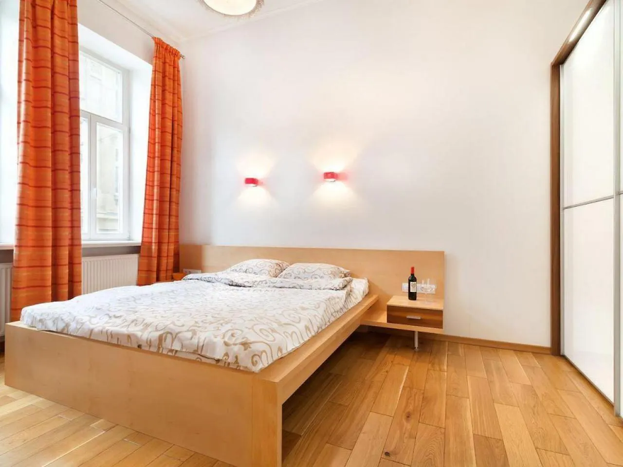 Large & Modern Flat With Balcony In Heart Of Lviv Apartment